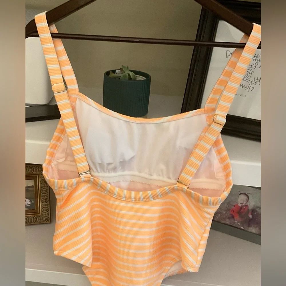 Xhiliration One Piece Swim Suit Peach and white SZ L